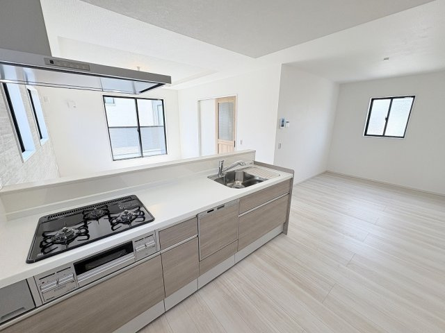 三郷市上彦名　新築戸建　全1棟のキッチン|同施工会社の参考写真になります。