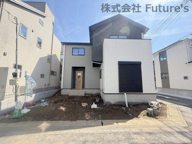 三郷市上彦名　新築戸建　全1棟の外観|角地に位置する開放的な立地！間口広々