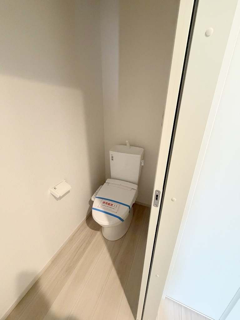 三郷市上彦名　新築戸建　全1棟のトイレ|1階のトイレです