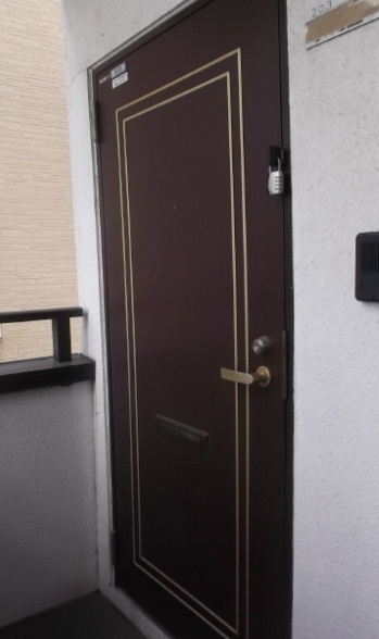 ルーブル新宿の玄関