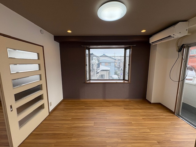 笹屋マンションの洋室