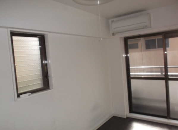 ルーブル新宿の居間・リビング