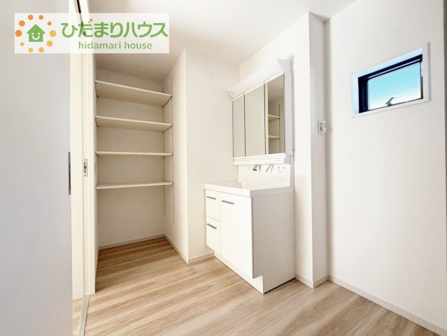 【独立洗面台】 | 取手市井野9期　新築戸建　2号棟 | 洗面所のリネン庫はタオルや肌着類などの収納に便利です！！