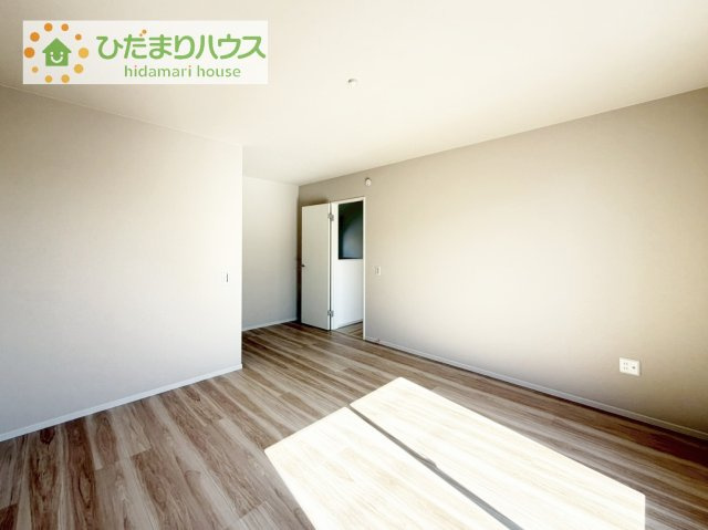 【寝室】 | 取手市井野9期　新築戸建　2号棟 | 広めの主寝室は、ベッドの他にもパソコンデスクやドレッサーなども置けちゃいます(*^-^*)