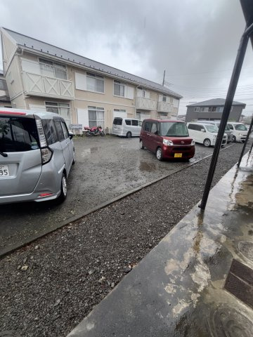 ファミール清水の駐車場
