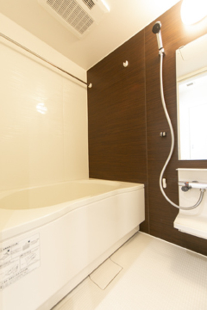 Ｃｏｕｒｔ　Ｈａｔｓｕｄａｉの浴室|※写真は同タイプ住戸です。