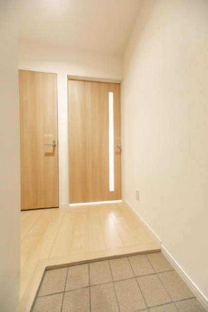 Ｃｏｕｒｔ　Ｈａｔｓｕｄａｉの玄関|※写真は同タイプ住戸です。