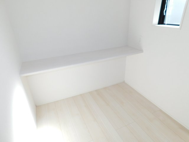 北名古屋市中之郷八反の新築一戸建のその他|◇書斎◇　　勉強やワークスペースなど多用途に利用できるカウンター付きの書斎♪