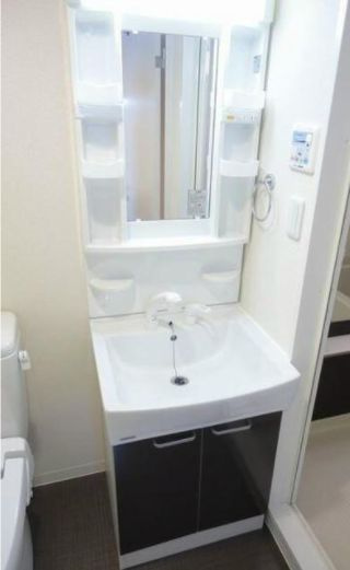 ラヴィリオ中野南台の独立洗面台|独立洗面化粧台が付いています