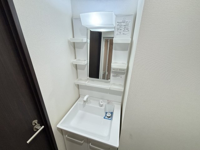 CROSS COURT NAKA-AOKIの独立洗面台|※別室参考写真です。