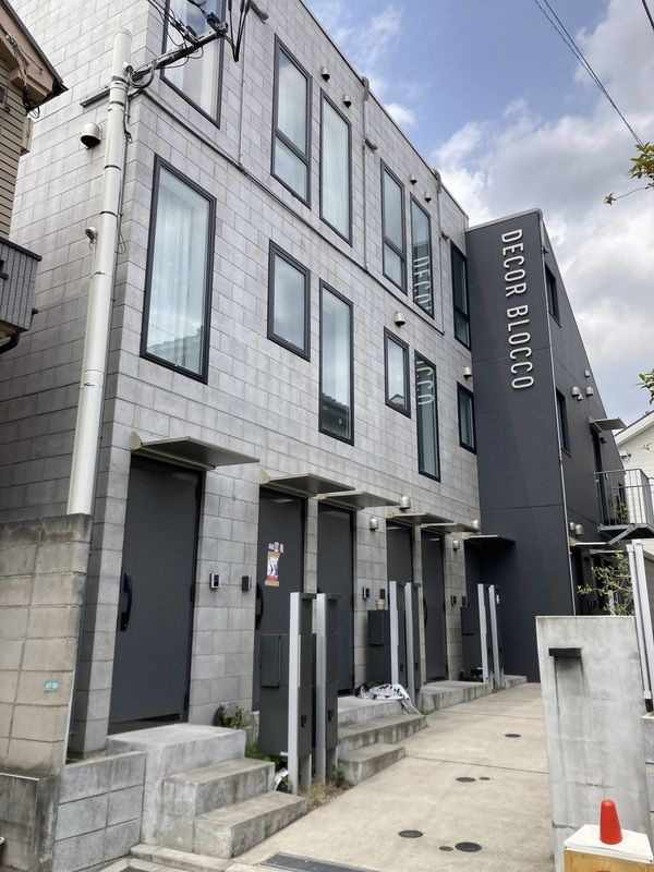 DecorBlocco中野鷺ノ宮のエントランス