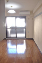 玄関より居室方面