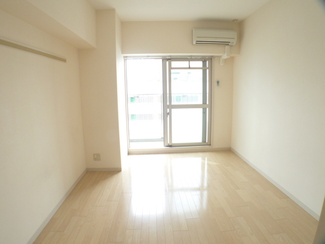 芝コーポ５号館の居間・リビング