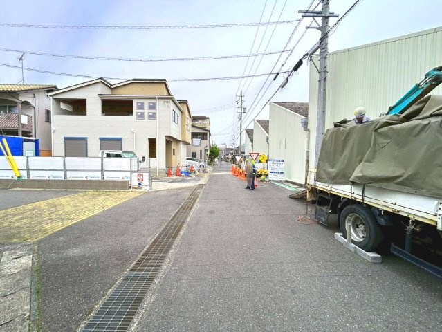 ブルーミングガーデン　一宮市三条2期　全1区画分譲の前面道路含む現地写真|「現地（2026年2月9日）撮影」　
■前面道路　
■ヤマダ不動産　株式会社リライフ