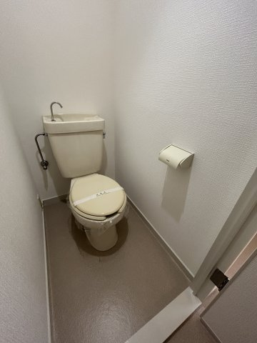 シャトリエコマエのトイレ|ゆったりとした空間のトイレです