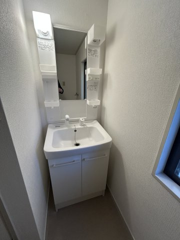 シャトリエコマエの洗面所|忙しい朝には欠かせない洗面所です