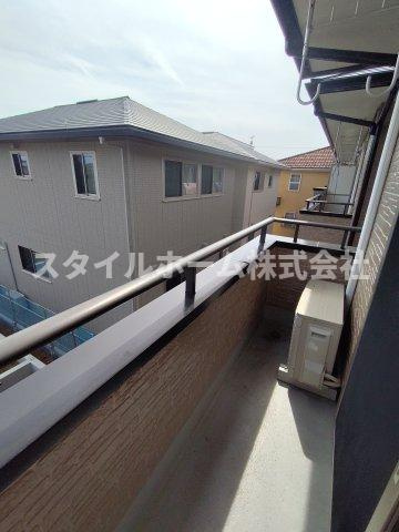 ハイステージ桜Aのバルコニー|同建物内別部屋の写真です。