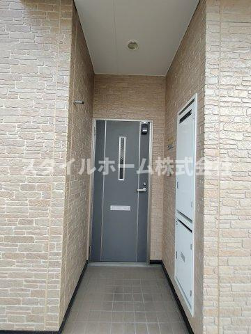 ハイステージ桜Aの玄関|同建物内別部屋の写真です。