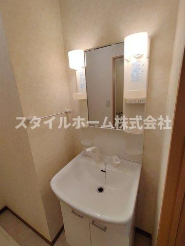ハイステージ桜Aの洗面所|同建物内別部屋の写真です。
