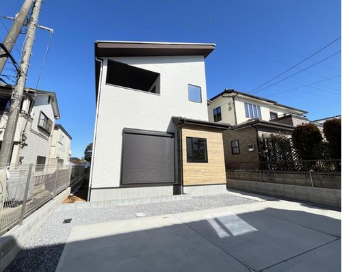 ◆草加市氷川町１５期の前面道路含む現地写真|完成物件につき内覧できます。お気軽にお問合せください。