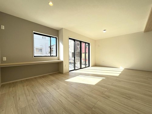 ◆草加市氷川町１５期の居間・リビング|カフェカウンターでゆとりあるひとときを！