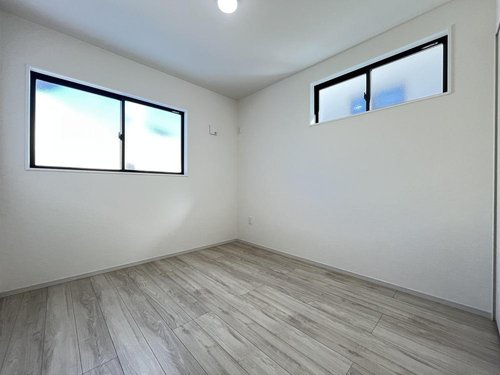 ◆草加市氷川町１５期の洋室|お掃除も楽な全居室フローリング♪
