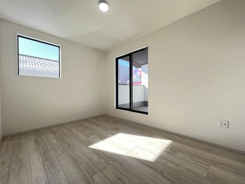 ◆草加市氷川町１５期の洋室|室内はいつも明るい印象なので気持ちのいい朝を迎えられます。毎日の生活も明るくなりそう！