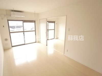 【居間・リビング】 | ルールドクロワール末広 | ゆったりとした居間です