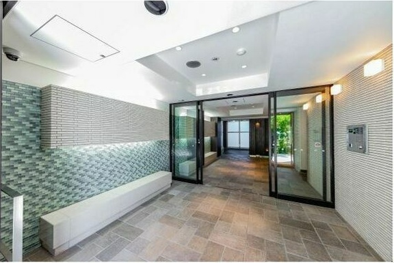 フレールコート東別院のエントランス