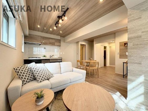 サングレイス横浜駅東の居間・リビング|14.9帖の広々LDKになります。