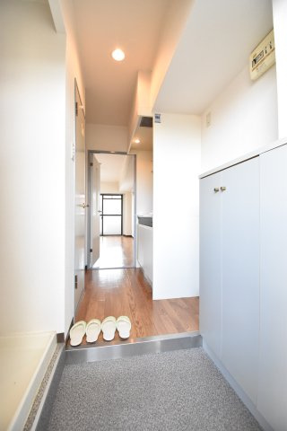 ボナール遠里小野の玄関