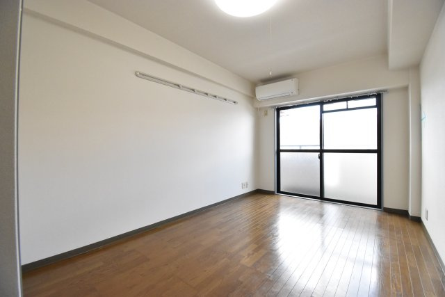 ボナール遠里小野の居間・リビング