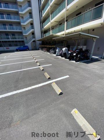 レジディア西船橋の駐車場