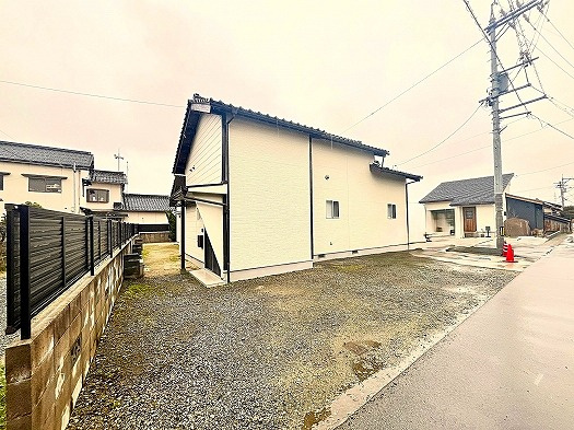 米子市両三柳中古戸建の外観|敷地面積約104坪
小学校徒歩1分の立地になります〇