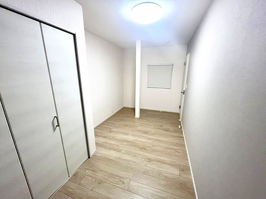 米子市両三柳中古戸建の洋室|洋室約5.7帖となっております。