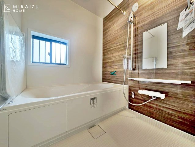 【浴室】 | お子さんとわいわいと楽しいバスタイムもよし、一人でゆったりと入るのもよし、浴室換気乾燥機付きのユニットバス。お洗濯物を干せるだけでなく、カビ防止にもなります。