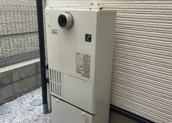 【発電・温水設備】 | 省エネ給湯器とは従来型の給湯器より熱効率が高く、少ない燃料でたくさんのお湯を沸かすことが出来る高効率な給湯器のことを指します。また、省エネ給湯器には種類があり、利便性や効果なども様々です。