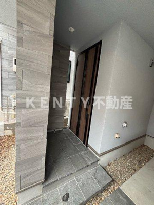 【エントランス】 | 大田区南千束３丁目戸建　２号棟 | ゆとりのあるエントランスです