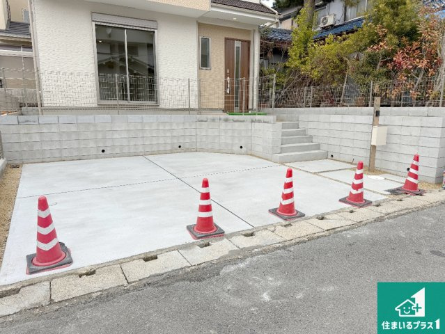 ★5(土)6(日)現地見学可能！★八幡市八幡長田　限定1邸の駐車場|並列２台駐車可能！ゆとりの駐車スペースで車庫入れもスムーズ！