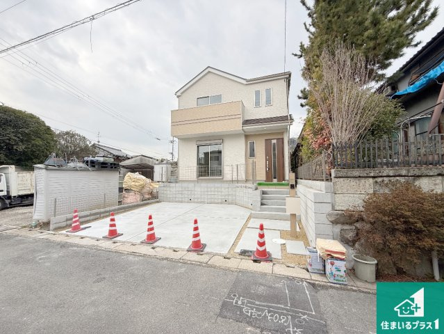 ★5(土)6(日)現地見学可能！★八幡市八幡長田　限定1邸の前面道路含む現地写真|周辺は閑静な住宅街！前面道路広々で車の出し入れも便利です。駐車が苦手な方でも安心して車庫入れできます！