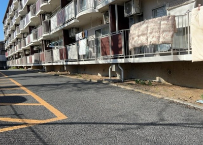 【庭】 | 小田急町田マンション | 物件によっては、入居者が個人的に使用できる専用庭がついているものもあります。また、住宅の中にある土間の部分を庭と呼ぶこともあります。庭の用途は住む人によって変わり、それによってデザインもさまざまです。