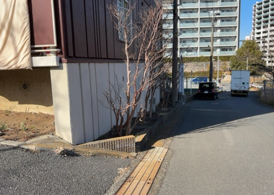 【中庭】 | 小田急町田マンション | 中庭（パティオ）とは、一つの建築物の内部に設けられた、壁などで囲われている庭のことを指します。コの字型、ロの字型が主流ですが、L字型の中庭もあります。最近では、インテリア性の高さからも人気があります。
