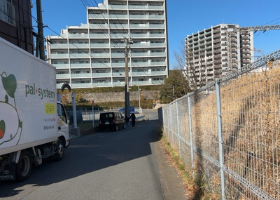 【展望】 | 小田急町田マンション | 景色重視でお家選ぶをするとスーパーが遠い！学校が遠い！など生活をするうえで利便性で困ることもあります。まず一度現地を見学する際に、周辺の施設などがあるかを確認し、暮らし始めた後のことを想像しましょう。