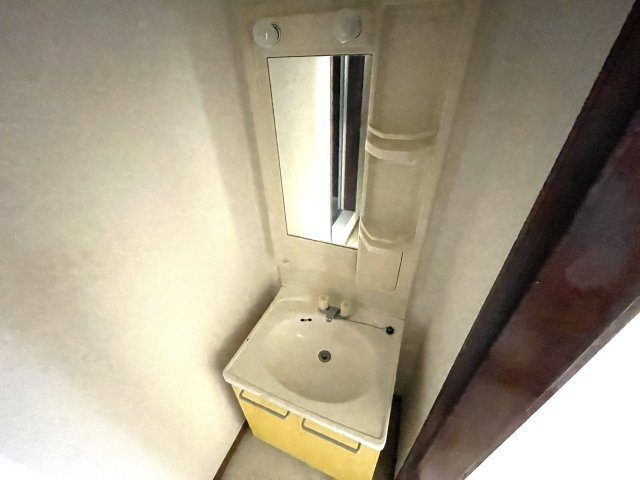 グッド　ウッド　ハウスの独立洗面台