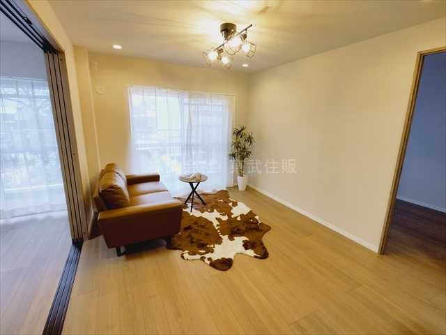 【居間・リビング】 | みよしみずほ台サンライトマンションD棟 | 開放感があり日当たり良好です