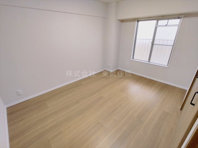 【洋室】 | みよしみずほ台サンライトマンションD棟 | 洋室6.1帖北西側、使い勝手のいい洋室です