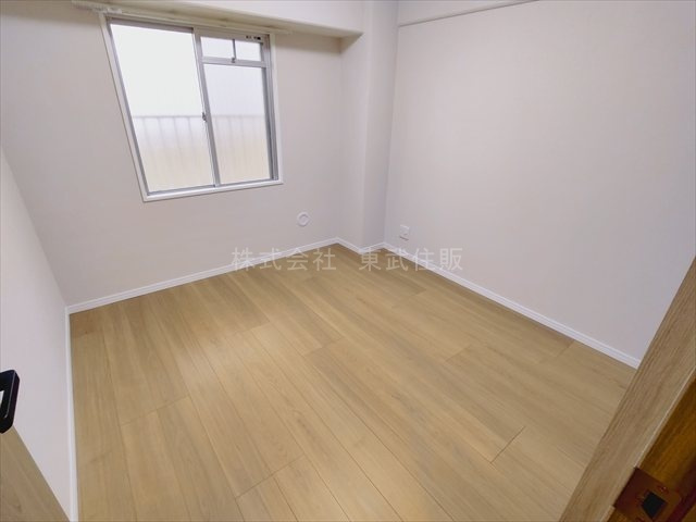 【内装】 | みよしみずほ台サンライトマンションD棟 | 洋室4.8帖、個人の部屋や寝室として使える洋室です