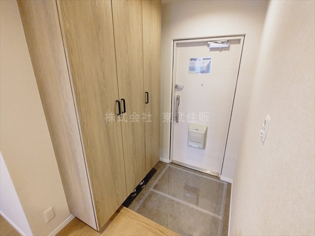 【玄関】 | みよしみずほ台サンライトマンションD棟 | 収納もある玄関です