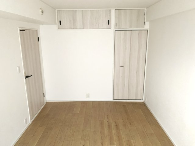桂川ハイツ4号館502号室の洋室