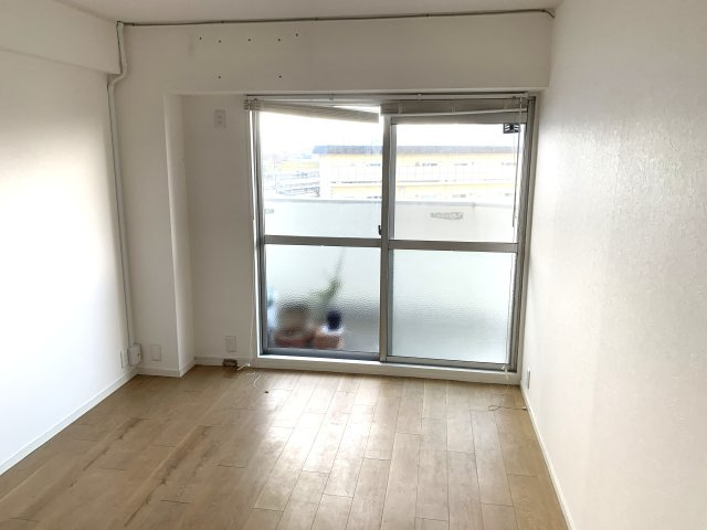 桂川ハイツ4号館502号室の洋室